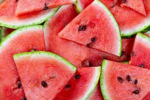 Hintergrundbild mit geschnittenen Stücken Wassermelone
