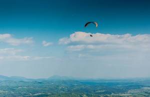 Hochfliegender Paraglider