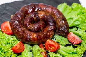 Home sausage with tomatoes and lettuce