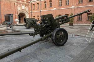 Howitzers at Artilleriyskiy Dvor Gim in Moskau