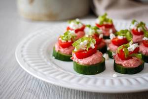 Hummus and cucumber appetizers