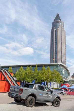 IAA Autoshow: Pickup Geländewagen Range Raptor von Ford auf dem Offroad Parcours
