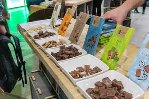 ichoc vegane Schokolade verschiedene Sorten zum Probieren auf der Veggieworld in Köln
