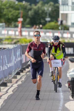 Ironman-Bronzegewinner Nicholas "Nick" Kastelein startete für Australien und läuft den Marathon, die letzte Triathlonetappe