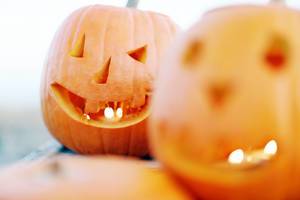 Jack O’Lantern: Halloween-Laterne aus einem ausgehöhlten Kürbis