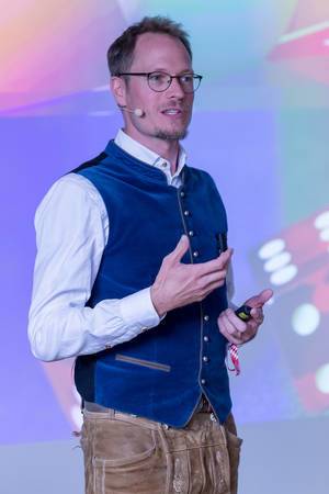 Jan Heitman Giving a speech at the Bits & Pretzels Festival 2018