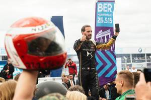 Jean-Éric VERGNE greeting fans from the Podium after the end of the race