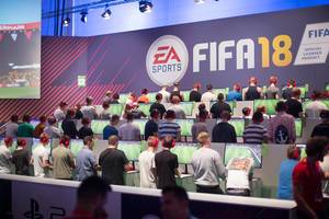 Junge FIFA18 Spieler beim Gamescom