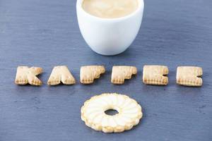 Kaffee Biscuit Buchstaben close up