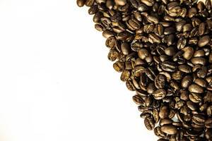 Kaffeebohnen und die Teilung in Schwarz und Weiß