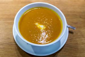 Karottensuppe mit Curry und Ingwer