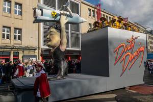 Kim Jong Un tanzt mit einer Atomrakete in Händen - Kölner Karneval 2018