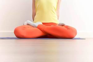 Klassische Meditation mit Yogasitzhaltung Lotossitz