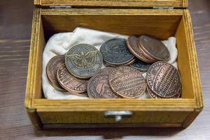Kleine Schachtel mit LARP Münzen