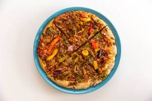 Knusprig gebackene Vegetarische Protein Pizza mit Leinsamen, Quinoa und pulled Soybeans von Garden Gourmet