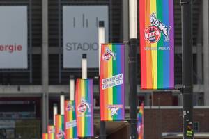 Kölner Sportvereine setzen sich gemeinsam für Vielfalt beim Diversity-Day ein & hissen Regenbogenfahnen, "Lebe wie du bist"