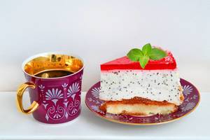 Kuchen mit Joghurt-Creme und Mohn