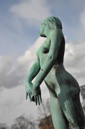 Kupferstatue einer Frau in Göteborg