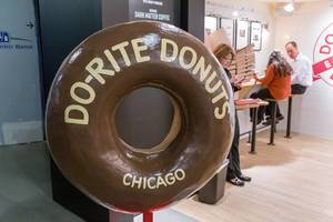 Large donut used as sign for a Do-Rite Donuts & Chicken shop in Chicago