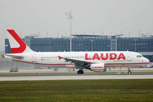 Lauda Motion Airlines taxiing in Munich Airport