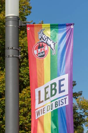 Lebe wie du bist: LGBTQ-Aktionstag des 1.FC Köln und Kölner Haie, für mehr Vielfalt und Toleranz