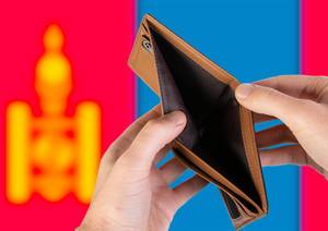 Leerer Geldbeutel aus Leder mit Flagge von Mongolei. Rezession und Finanzkrise werden mit mehr Schulden und Bundeshaushaltdefizit einhergehen