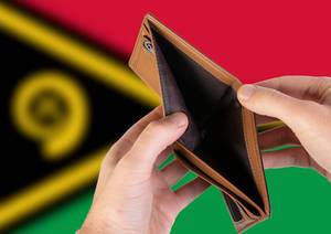 Leerer Geldbeutel aus Leder mit Flagge von Vanuatu. Rezession und Finanzkrise werden mit mehr Schulden und Bundeshaushaltdefizit einhergehen