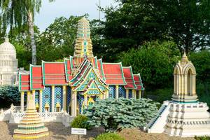 Lego replica of the Wat Phra Keo temple (Flip 2019)