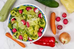 Lettuce salad with Red Radishes and Paprika and vegetables (Flip 2019)