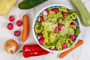 Lettuce salad with Red Radishes and Paprika and vegetables