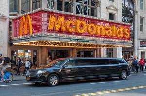 Limousine in front of Mc Donalds @ Times Square
