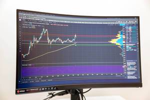 Live Bitcoin to US dollar chart shown at MSI Optix MAG271CQR curved gaming monitor