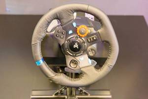 Logitech G29 Driving Force Racing Wheel for PC and PS, with leather and dual-motor force feedback