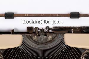 Looking for a Job mit einer alten Schreibmaschine geschrieben