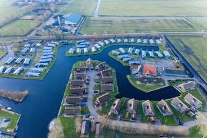 Luftaufnahme von Roompot Ferienpark Water Village in Terkaple, Niederlande