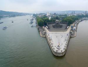 Luftbild des Rheins, der Mosel, des Deutschen Ecks und des Mahnmals der Deutschen Einheit