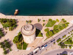 Luftbild des Weißen Turms in Thessaloniki