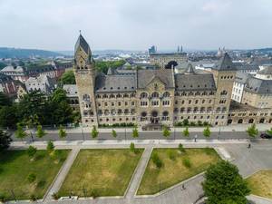 Luftbildaufnahme des Preußischen Regierungsgebäudes in Koblenz