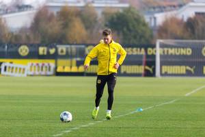 Lukas Piszczek focused and dribbling down the line with the ball