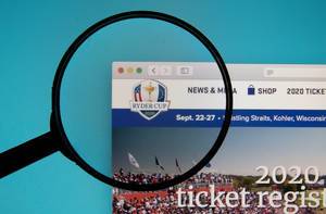 Lupe über dem Logo der Internetseite des Ryder Cups 2020