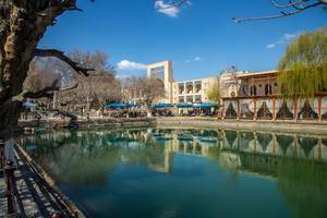 Lyab-i Hauz Ensemble. Also spelled Lyab-i Khauz, Lyabi Hauz, Lyabi Khauz. The most popular Bukhara tourist attraction (Flip 2019)