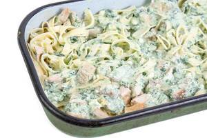 Macaroni with Spinach and Chicken Meat
