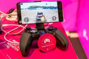 Magenta Gaming - Controller mit Smartphone verbunden für ein gutes Spielerlebnis
