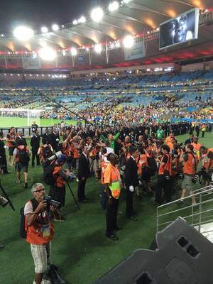 Manuel Neuer inmitten einer Fotografen-Menge - Fußball-WM 2014, Brasilien