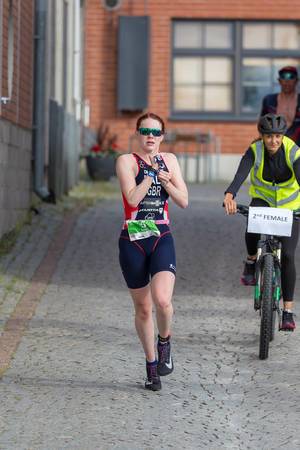 Marathonläufern Lucy Hall startete für Großbritannien beim Ironman 70.3 der Triathlon-Frauen in Lahti, Finnland