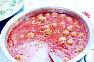 Marinated meatballs in tomato sauce (Flip 2019)
