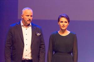 Martine van der Meijden und Gijs Hillmann auf der Bühne - TEDxVenlo 2017