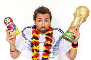 Matrjoschka oder WM-Pokal? Hauptsache eine gute Fußball-WM für Deutschland
