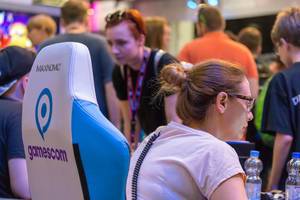 Maxnomic Gaming Stuhl mit Logo auf der Gamescom 2018