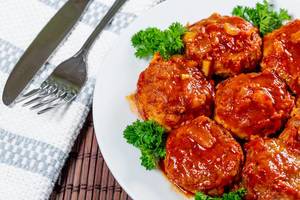 Meatballs in spicy tomato sauce